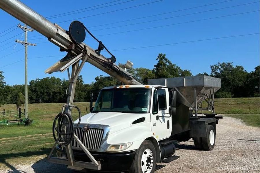 International 4300 Auger Dan SN1206
